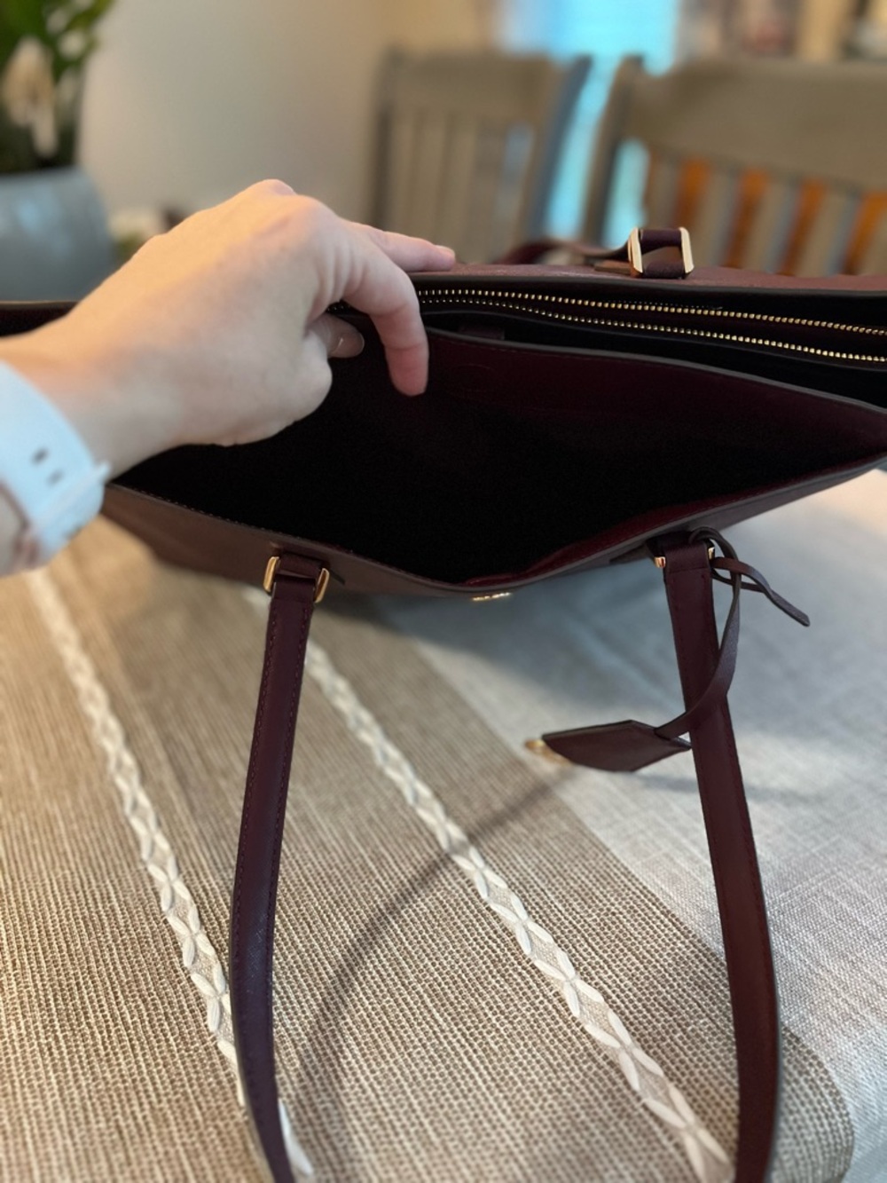 ⭐️ Tory Burch Burgundy Saffiano Leather Tote Bag Large Gold Logo Structured - Picture 7 of 12